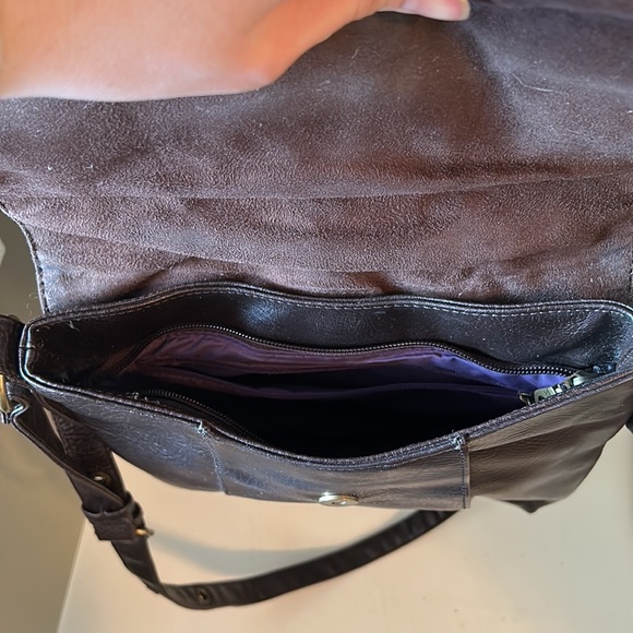 Like new dark Brown Matt & Nat crossbody - Picture 3 of 6